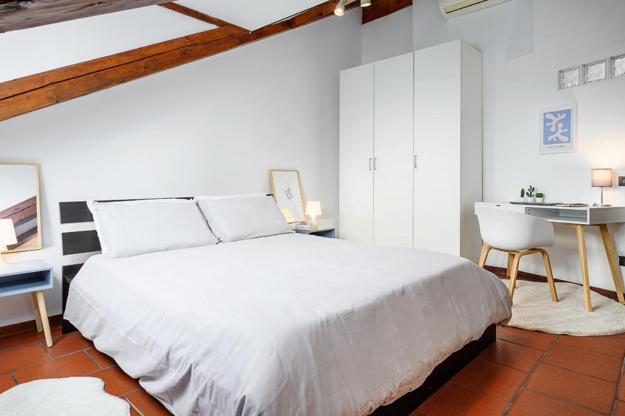 Duomo - Pt.Romana - Bocconi Top Floor Apartment — Photos 1