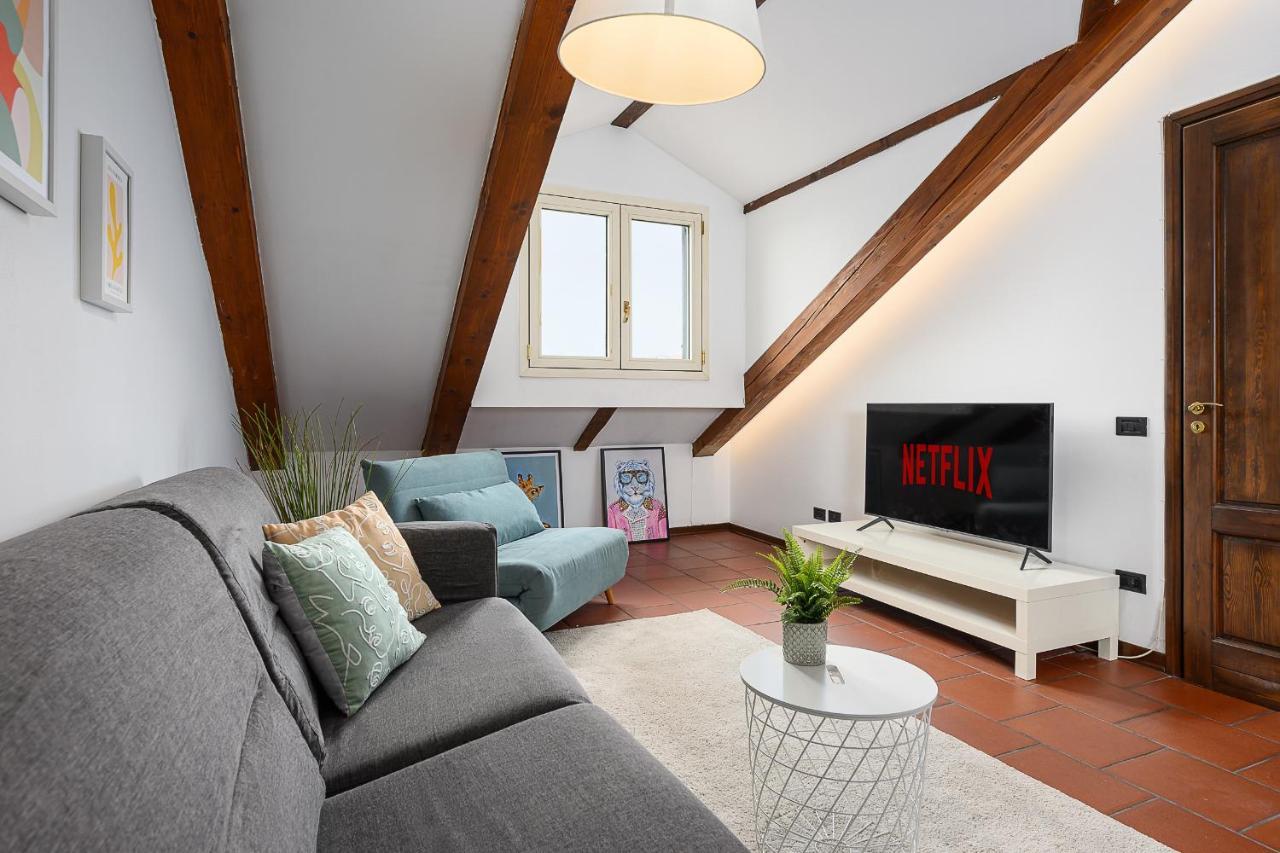 Duomo - Pt.Romana - Bocconi Top Floor Apartment — Photos 2